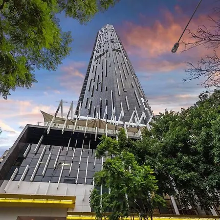 Skyhigh Executive! ~ 2bed/2bath/1car/views ~ Cbd