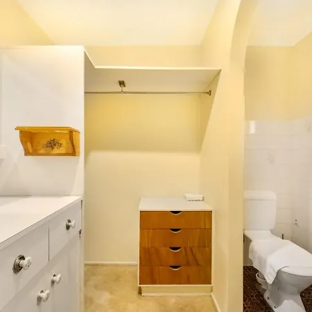 Steps From Mall Super Convenient 3br Cozy House Holiday home Brisbane