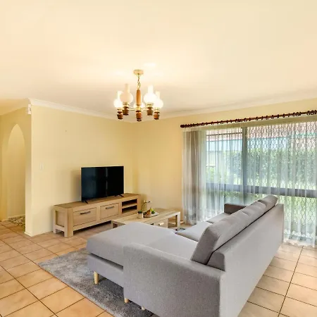 Steps From Mall Super Convenient 3br Cozy House