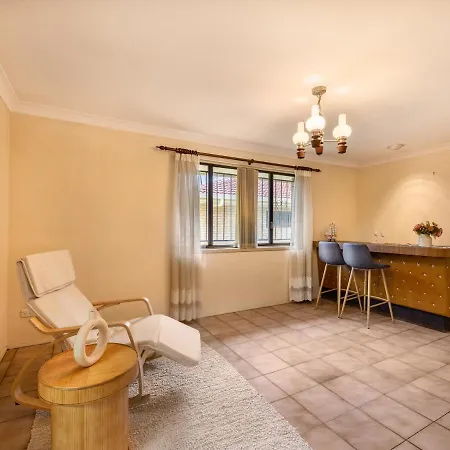 Steps From Mall Super Convenient 3br Cozy House * Brisbane