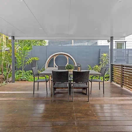 Holiday home Contemporary Character! 3bed/1.5bath/1car~new Farm Brisbane