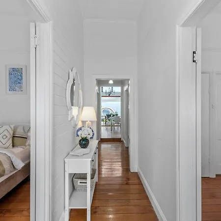 Contemporary Character! 3bed/1.5bath/1car~new Farm