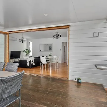 Contemporary Character! 3bed/1.5bath/1car~new Farm * Brisbane