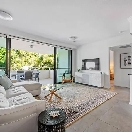 New Farm Water Views! 2bed/2bath/1car Apartment *