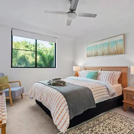 New Farm Water Views! 2bed/2bath/1car *
