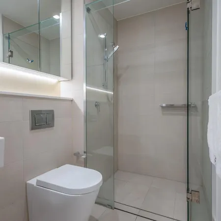 Location! Boutique 2br With Pool & Bbq Near South Bank And