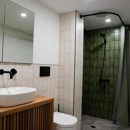 In The Gap~4 Bed House~7km From Cbd Apartment *