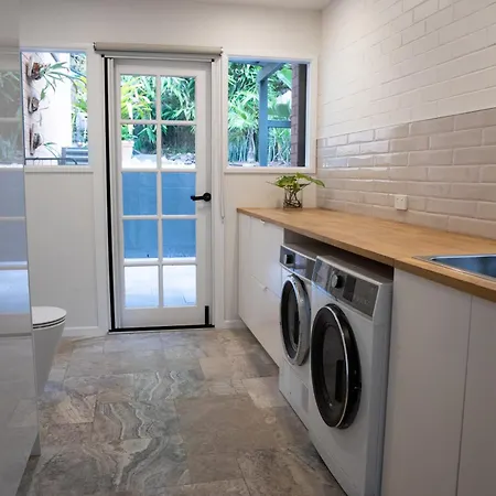 In The Gap~4 Bed House~7km From Cbd Apartment