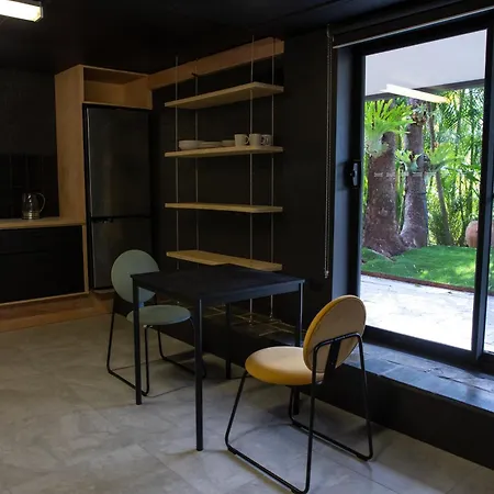 In The Gap~4 Bed House~7km From Cbd Apartment
