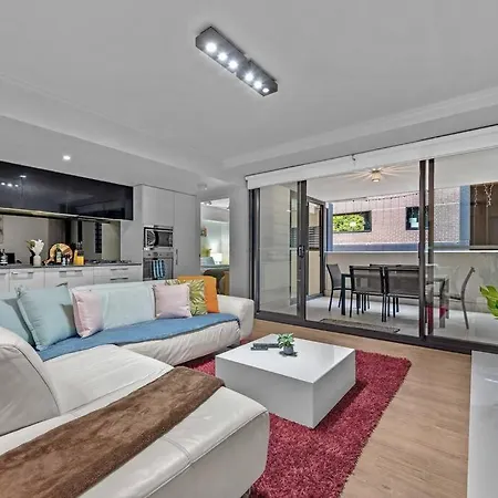 South Bank Central! ~ 2bed, 2bath, 1car, 2balcony