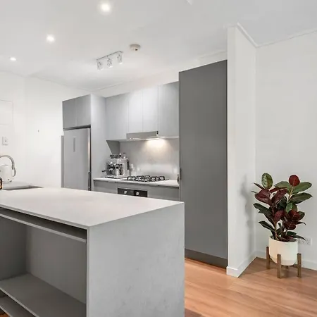 Sublime Simplicity! ~1bed/study/1bath/balcony/1car *