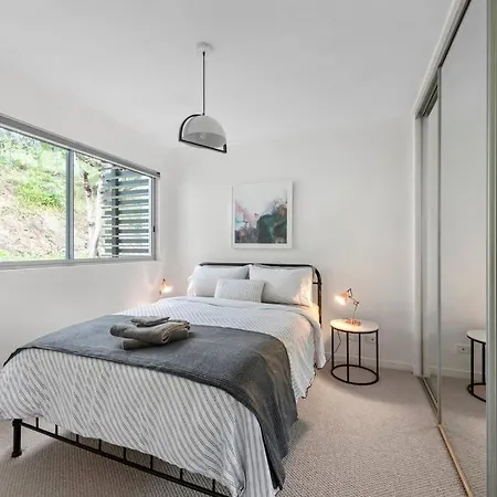 Sublime Simplicity! ~1bed/study/1bath/balcony/1car * Brisbane