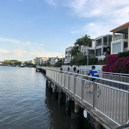 Apartment Sublime Simplicity! ~1bed/study/1bath/balcony/1car Brisbane