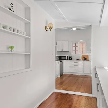 Nan's House! 2bed, 1bath, 1car ~ East