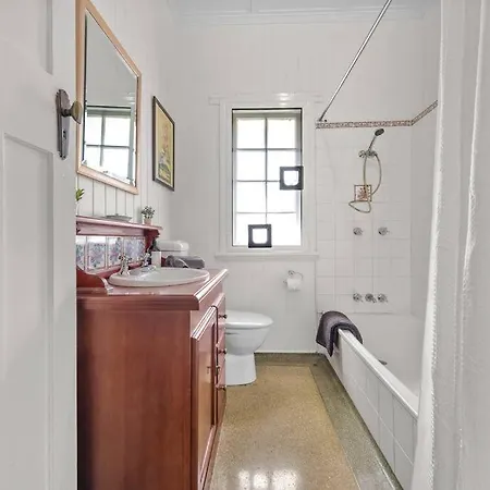 Nan's House! 2bed, 1bath, 1car ~ East Holiday home Brisbane