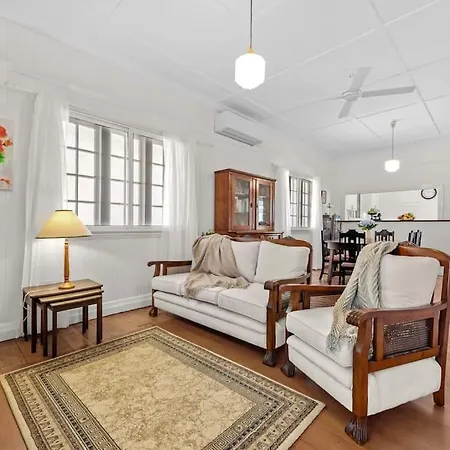Nan's House! 2bed, 1bath, 1car ~ East *