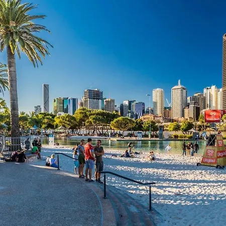South Bank Stunner! ~ 3 Bed/2 Bath/1car/views *