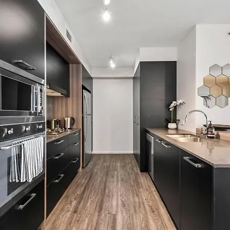 South Bank Styling! ~ 1bed, 1bath, 1car, Balcony