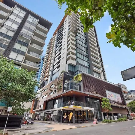 Apartment South Bank Styling! ~ 1bed, 1bath, 1car, Balcony