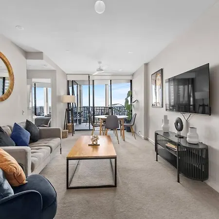 Floor! 2bed/2bath/1car/pool ~ Views ~ Cbd * Brisbane