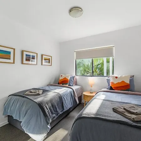 Away From Home! 2bed/1bath/car/pool~2kms Cbd Apartment Brisbane