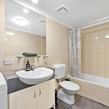Apartment 2 Seconds To…everything! 1bed/1bath/1car/cbd Views
