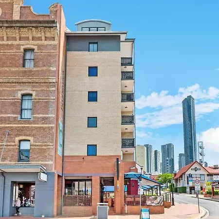 2 Seconds To…everything! 1bed/1bath/1car/cbd Views Apartment *