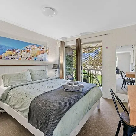 Hidden Away In New Farm ~ 1 Bed/1 Bath/1 Car