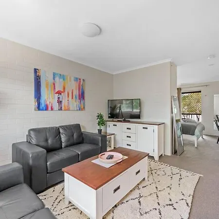 Hidden Away In New Farm ~ 1 Bed/1 Bath/1 Car Brisbane