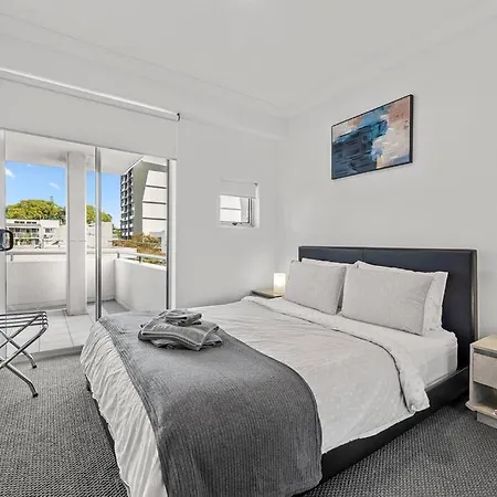 Prime Position! 3bed/2bath/1car ~ 10mins To Cbd * Brisbane