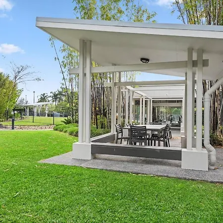 Apartment Prime Position! 3bed/2bath/1car ~ 10mins To Cbd Brisbane