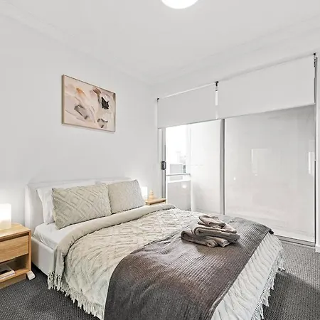 Apartment Prime Position! 3bed/2bath/1car ~ 10mins To Cbd