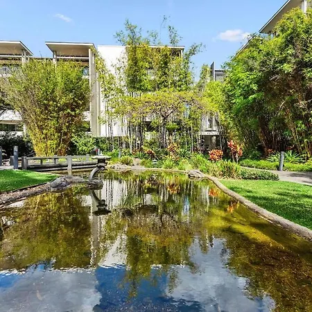 Apartment Prime Position! 3bed/2bath/1car ~ 10mins To Cbd *