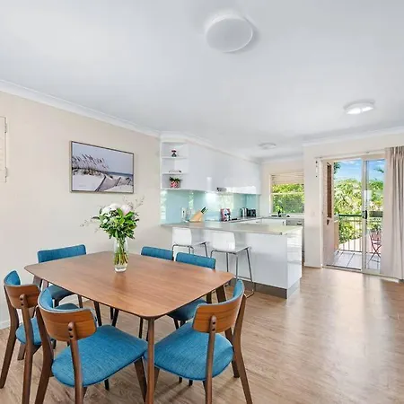 Bright & Breezy ~ 2 Bed/2 Bath /1 Car/ Views! Apartment *