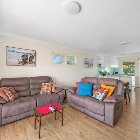 Apartment Bright & Breezy ~ 2 Bed/2 Bath /1 Car/ Views! Brisbane