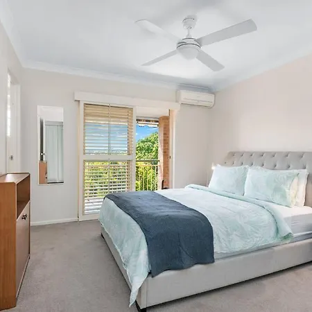 Apartment Bright & Breezy ~ 2 Bed/2 Bath /1 Car/ Views! *