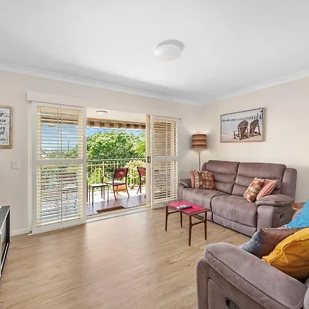 Bright & Breezy ~ 2 Bed/2 Bath /1 Car/ Views! Apartment Brisbane