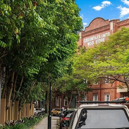 Quiet & Spacious! 1bed/1bath/study/1car~ Teneriffe