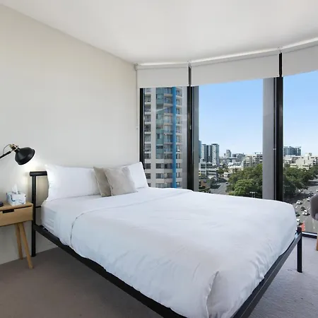 Queen St Apartment *