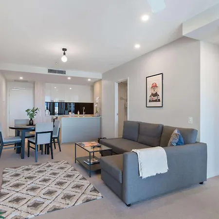 Queen St Apartment *