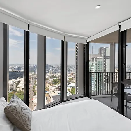 Queen St Apartment *