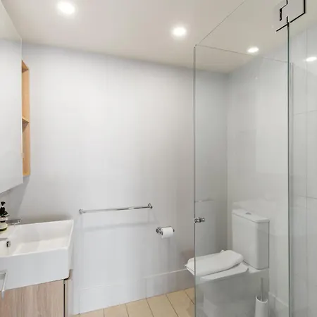Queen St Apartment *