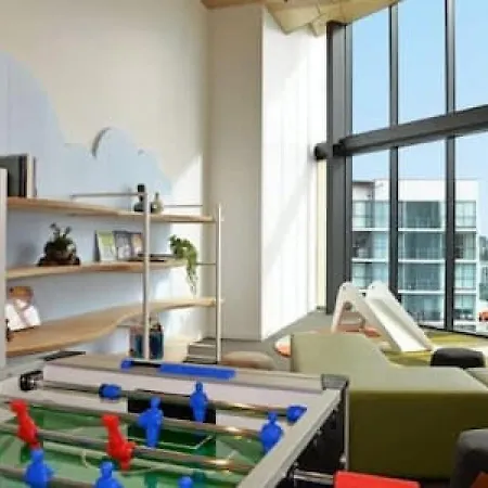 Chic Living W Sunset Views 2bd1 *