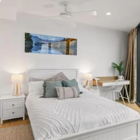 Chic Living W Sunset Views 2bd1
