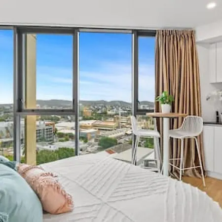 Chic Living W Sunset Views 2bd1 *