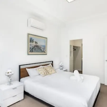 Of Toowong Neat Near Station Apartment