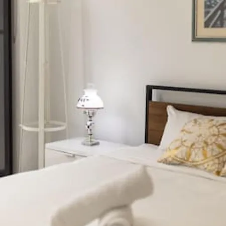 Of Toowong Neat Near Station * Brisbane