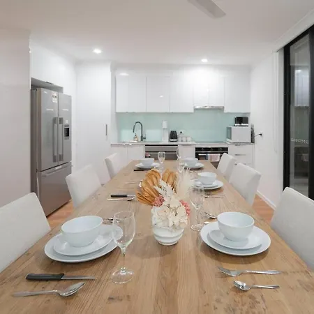 Holiday home Relaxation 2br/1.5ba House W Parking Near Brisbane