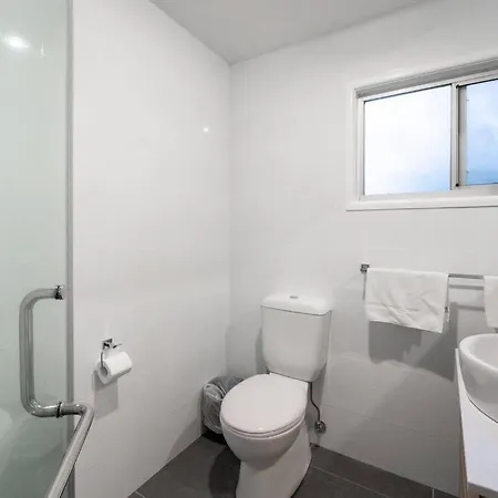 3br15ba House W Parking Close To Eastwood M8 Brisbane