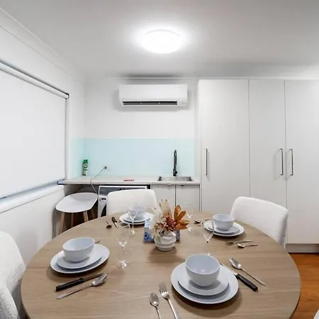 3br15ba House W Parking Close To Eastwood M8 Holiday home Brisbane